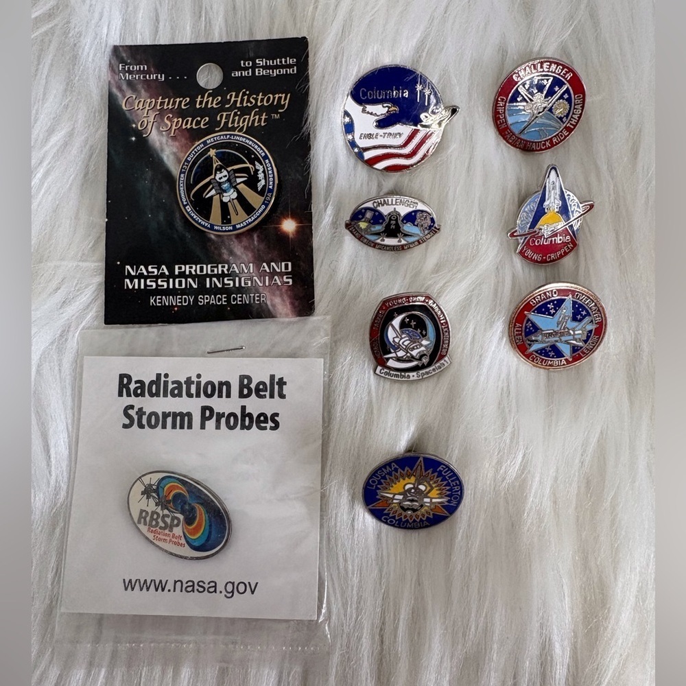 (90)NASA Space Flight Pin Collection